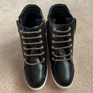 Shoedazzle Chandra Womens size 11 black fashion sneakers with gold chains